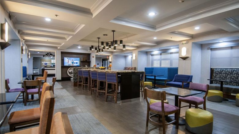 <b>Hampton Inn West Monroe Lobby</b>. Images powered by <a href="https://iceportal.shijigroup.com/" title="IcePortal" target="_blank">IcePortal</a>.
