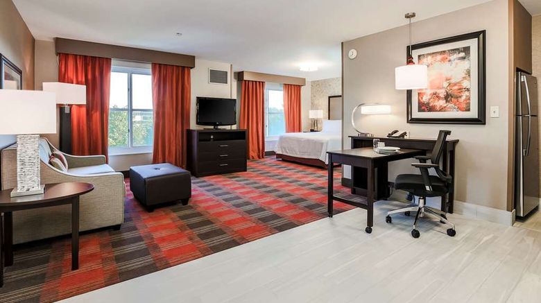 <b>Homewood Suites Long Island-Melville Room</b>. Images powered by <a href="https://iceportal.shijigroup.com/" title="IcePortal" target="_blank">IcePortal</a>.