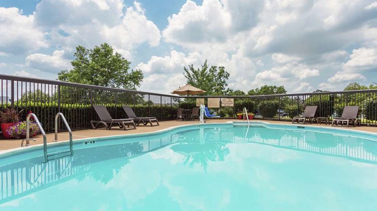 Hampton Inn Manassas Pool