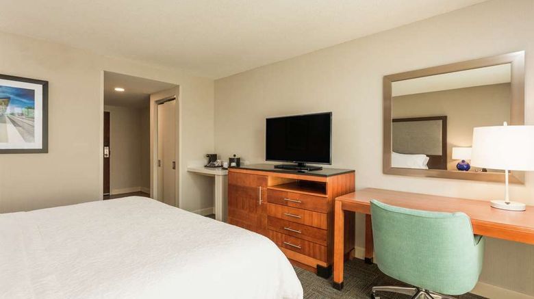 <b>Hampton Inn Manassas Room</b>. Images powered by <a href="https://iceportal.shijigroup.com/" title="IcePortal" target="_blank">IcePortal</a>.