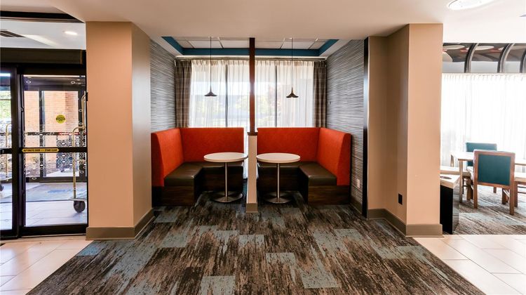 Hampton Inn Manassas Lobby