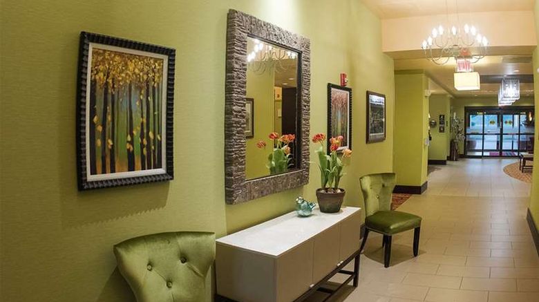 <b>Hampton Inn & Suites Woodstock Lobby</b>. Images powered by <a href="https://iceportal.shijigroup.com/" title="IcePortal" target="_blank">IcePortal</a>.