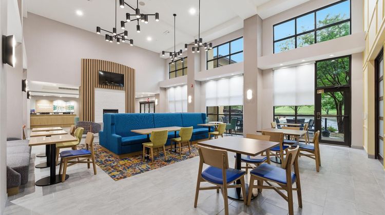 Hampton Inn & Suites Woodstock Restaurant