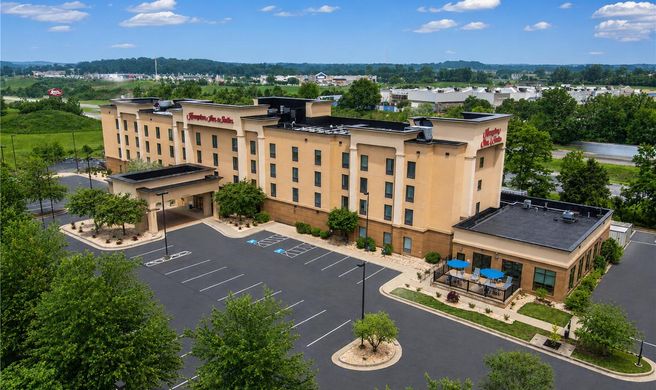 Hampton Inn & Suites Woodstock Exterior