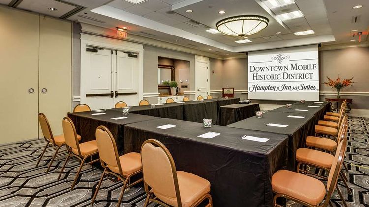 Hampton Inn & Suites Dtwn Historic Meeting