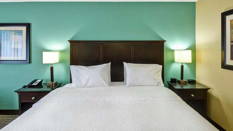 <b>Hampton Inn East Bay/Daphne Room</b>. Images powered by <a href="https://iceportal.shijigroup.com/" title="IcePortal" target="_blank">IcePortal</a>.