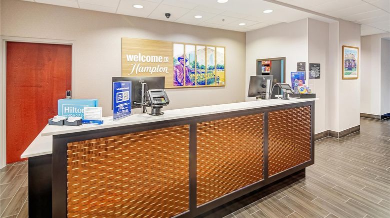 <b>Hampton Inn Foley Lobby</b>. Images powered by <a href="https://iceportal.shijigroup.com/" title="IcePortal" target="_blank">IcePortal</a>.