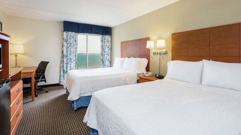 <b>Hampton Inn Morehead City Room</b>. Images powered by <a href="https://iceportal.shijigroup.com/" title="IcePortal" target="_blank">IcePortal</a>.