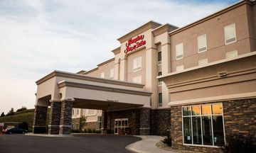 Hampton Inn & Suites Minot Airport