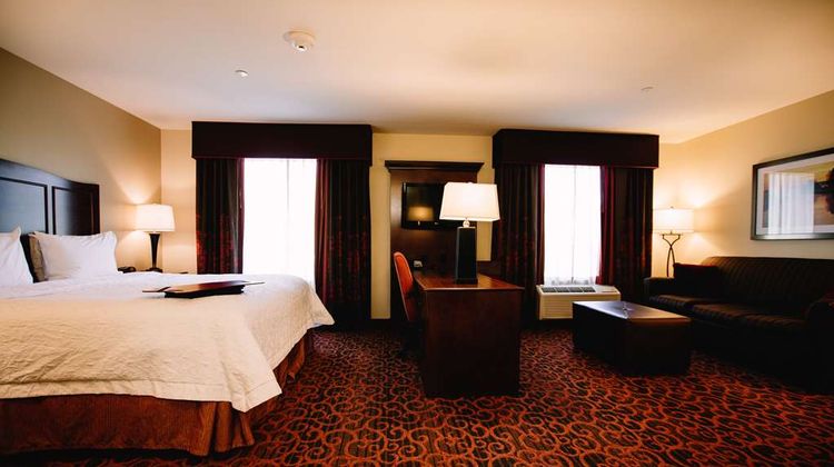 Hampton Inn & Suites Minot Airport Room