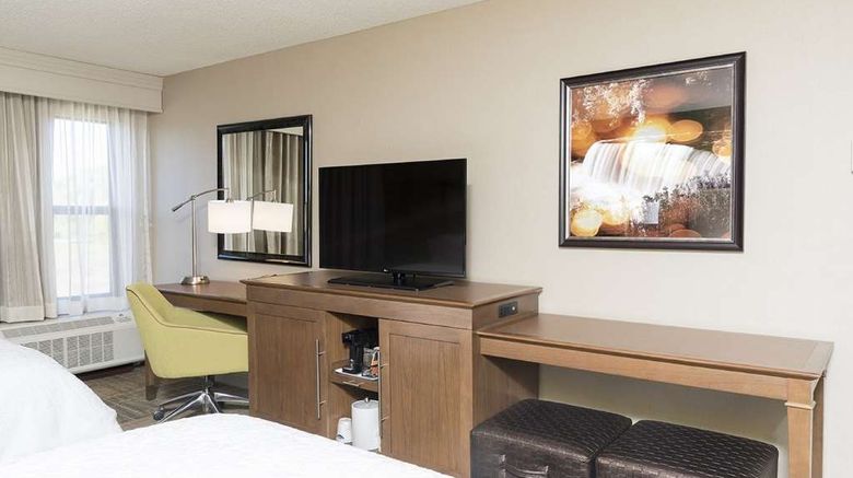<b>Hampton Inn Mt Pleasant Room</b>. Images powered by <a href="https://iceportal.shijigroup.com/" title="IcePortal" target="_blank">IcePortal</a>.