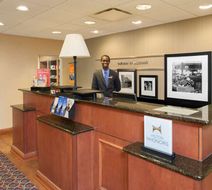 Hampton Inn Macomb Lobby