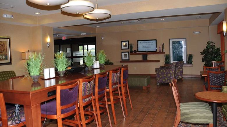 <b>Hampton Inn Macomb Restaurant</b>. Images powered by <a href="https://iceportal.shijigroup.com/" title="IcePortal" target="_blank">IcePortal</a>.