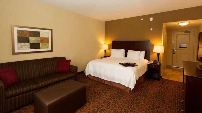 <b>Hampton Inn - Marquette/Waterfront Room</b>. Images powered by <a href="https://iceportal.shijigroup.com/" title="IcePortal" target="_blank">IcePortal</a>.