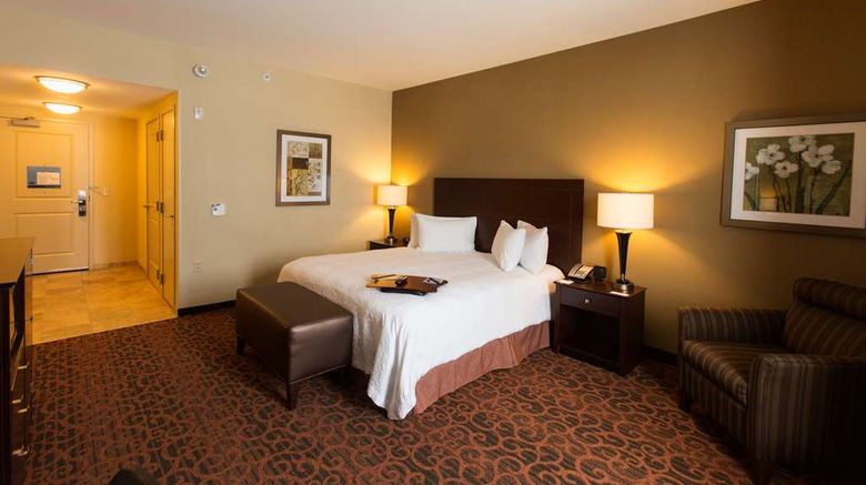 <b>Hampton Inn - Marquette/Waterfront Room</b>. Images powered by <a href="https://iceportal.shijigroup.com/" title="IcePortal" target="_blank">IcePortal</a>.