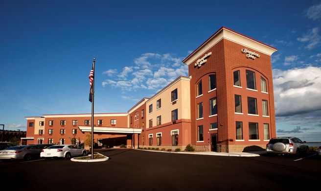 Hampton Inn - Marquette/Waterfront Exterior