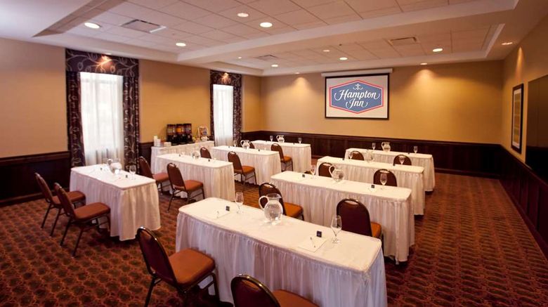 <b>Hampton Inn - Marquette/Waterfront Meeting</b>. Images powered by <a href="https://iceportal.shijigroup.com/" title="IcePortal" target="_blank">IcePortal</a>.