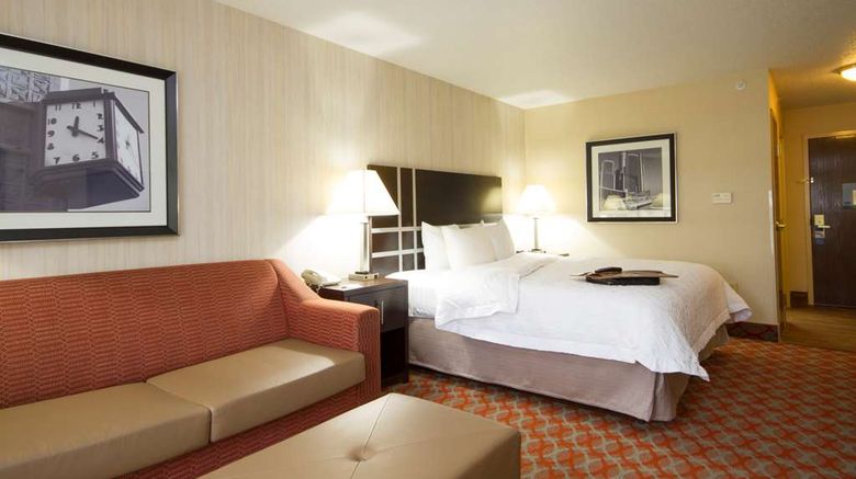 <b>Hampton Inn Marshall Room</b>. Images powered by <a href="https://iceportal.shijigroup.com/" title="IcePortal" target="_blank">IcePortal</a>.