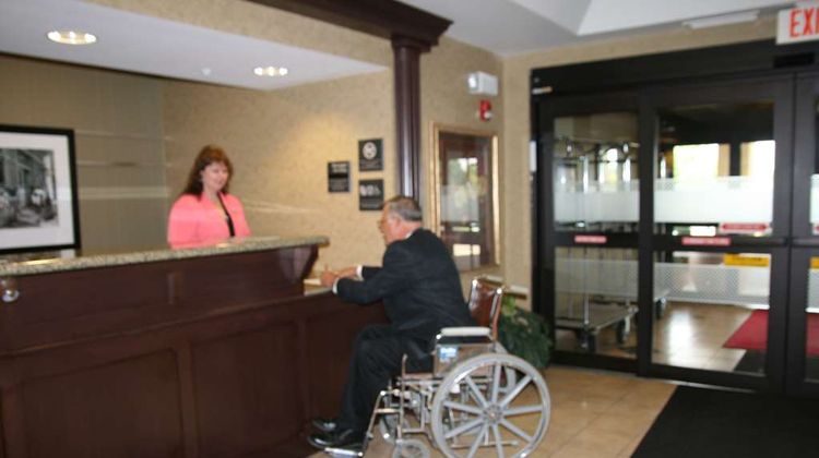 Hampton Inn Marshall Lobby