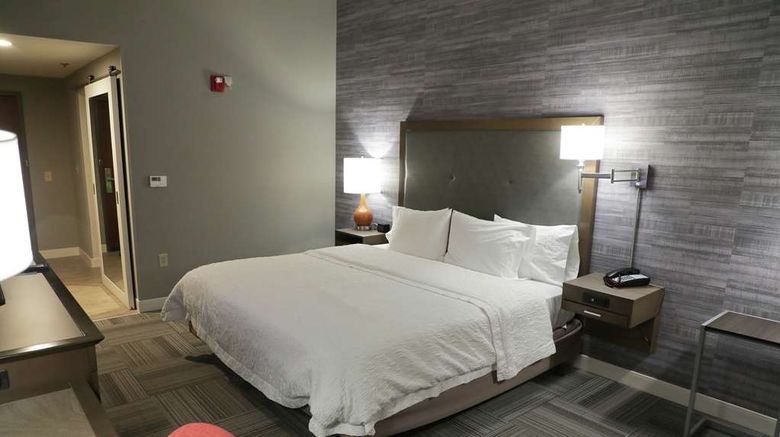 <b>Hampton Inn Muskogee Room</b>. Images powered by <a href="https://iceportal.shijigroup.com/" title="IcePortal" target="_blank">IcePortal</a>.