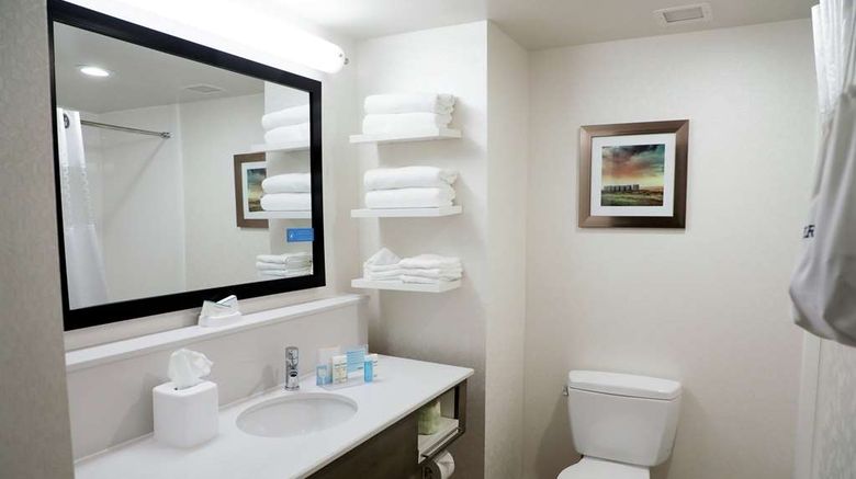 <b>Hampton Inn Muskogee Room</b>. Images powered by <a href="https://iceportal.shijigroup.com/" title="IcePortal" target="_blank">IcePortal</a>.