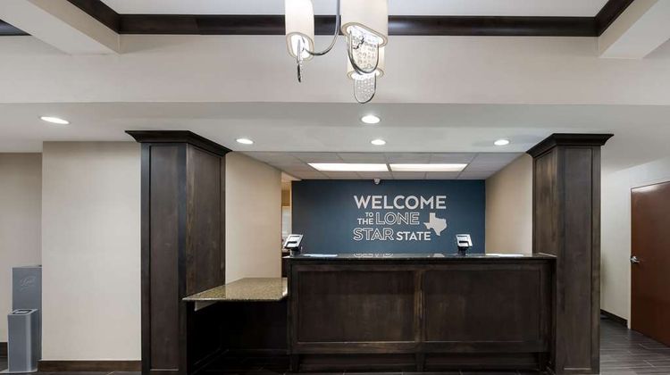Hampton Inn Marshall Lobby