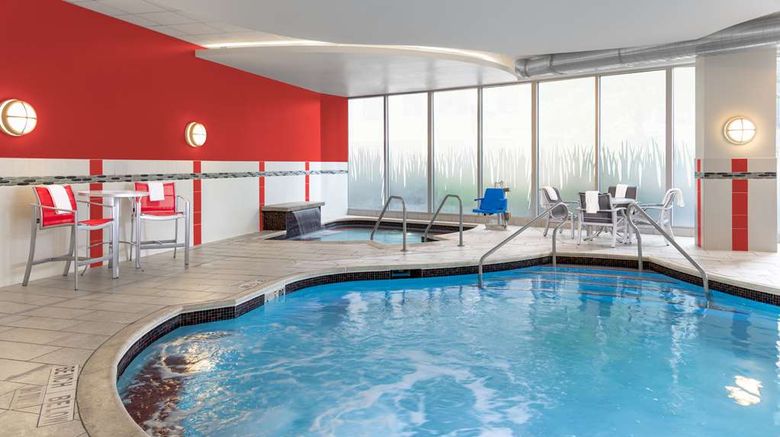 <b>Hampton Inn & Suites Madison/Downtown Pool</b>. Images powered by <a href="https://iceportal.shijigroup.com/" title="IcePortal" target="_blank">IcePortal</a>.