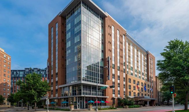 Hampton Inn & Suites Madison/Downtown Exterior