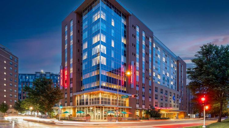 Hampton Inn & Suites Madison/Downtown Exterior
