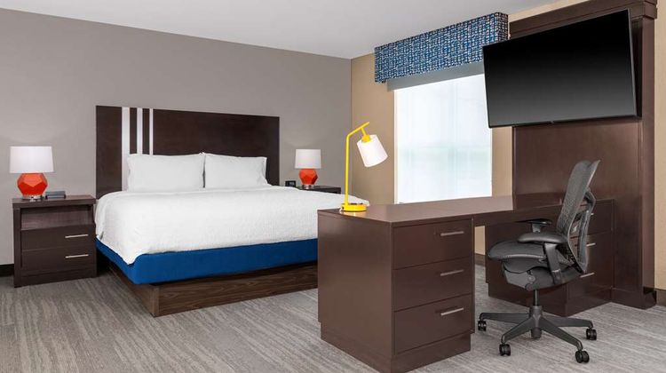 Hampton Inn & Suites Madison/Downtown Room