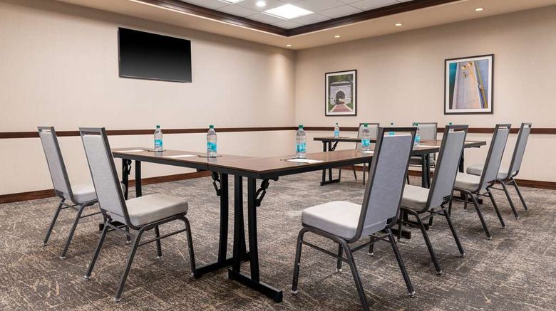 <b>Hampton Inn & Suites Madison/Downtown Meeting</b>. Images powered by <a href="https://iceportal.shijigroup.com/" title="IcePortal" target="_blank">IcePortal</a>.