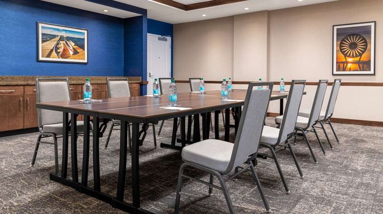 <b>Hampton Inn & Suites Madison/Downtown Meeting</b>. Images powered by <a href="https://iceportal.shijigroup.com/" title="IcePortal" target="_blank">IcePortal</a>.