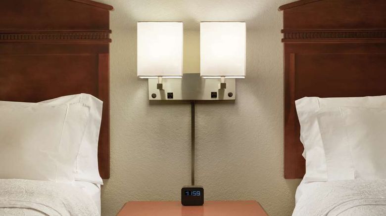 <b>Hampton Inn & Suites Madison West Room</b>. Images powered by <a href="https://iceportal.shijigroup.com/" title="IcePortal" target="_blank">IcePortal</a>.