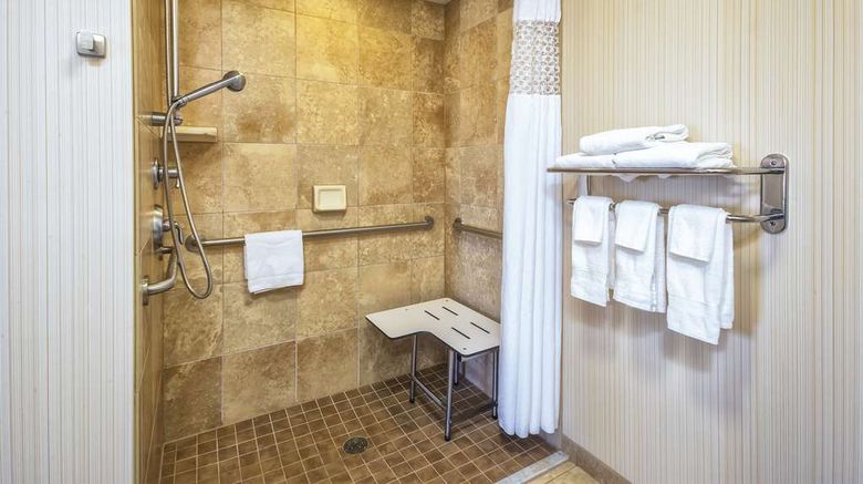 <b>Hampton Inn & Suites Madison West Room</b>. Images powered by <a href="https://iceportal.shijigroup.com/" title="IcePortal" target="_blank">IcePortal</a>.