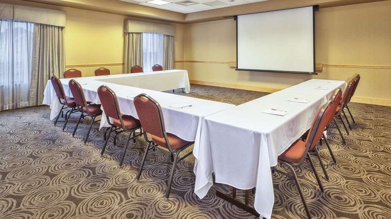 <b>Hampton Inn & Suites Madison West Meeting</b>. Images powered by <a href="https://iceportal.shijigroup.com/" title="IcePortal" target="_blank">IcePortal</a>.