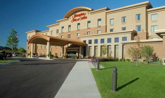 Hampton Inn & Suites Madison West Exterior
