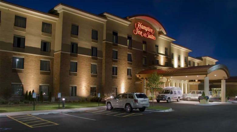 <b>Hampton Inn & Suites Madison West Exterior</b>. Images powered by <a href="https://iceportal.shijigroup.com/" title="IcePortal" target="_blank">IcePortal</a>.