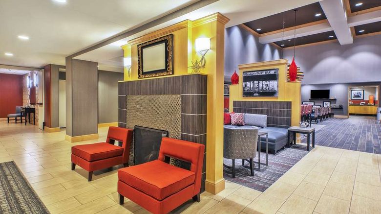 <b>Hampton Inn & Suites Madison West Lobby</b>. Images powered by <a href="https://iceportal.shijigroup.com/" title="IcePortal" target="_blank">IcePortal</a>.