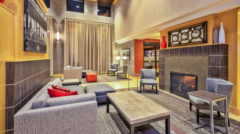 <b>Hampton Inn & Suites Madison West Lobby</b>. Images powered by <a href="https://iceportal.shijigroup.com/" title="IcePortal" target="_blank">IcePortal</a>.