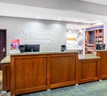 Hampton Inn & Suites Mall of America Lobby