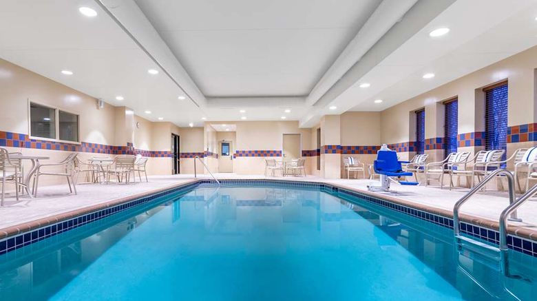 <b>Hampton Inn & Suites Mall of America Pool</b>. Images powered by <a href="https://iceportal.shijigroup.com/" title="IcePortal" target="_blank">IcePortal</a>.