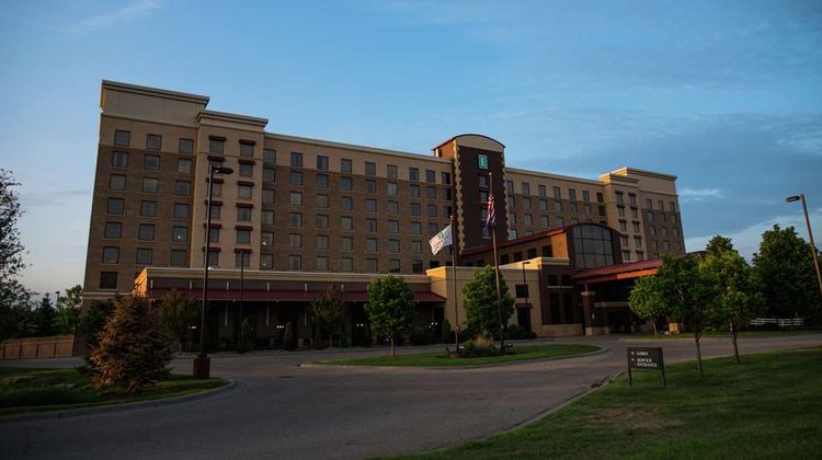 Embassy Suites Minneapolis Brooklyn Ctr Exterior