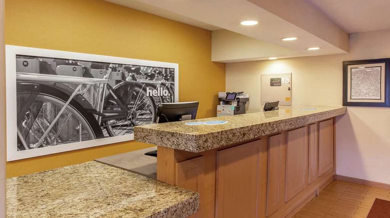 <b>Hampton Inn Minneapolis-Burnsville Lobby</b>. Images powered by <a href="https://iceportal.shijigroup.com/" title="IcePortal" target="_blank">IcePortal</a>.