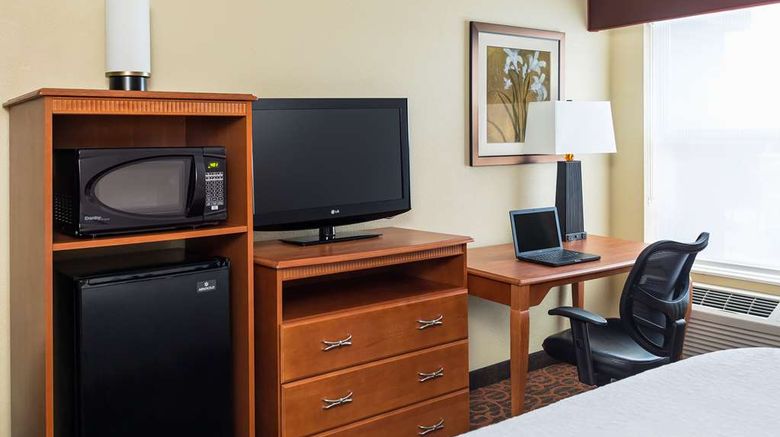 <b>Hampton Inn Minneapolis-Burnsville Room</b>. Images powered by <a href="https://iceportal.shijigroup.com/" title="IcePortal" target="_blank">IcePortal</a>.