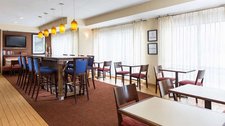 <b>Hampton Inn Minneapolis-Burnsville Restaurant</b>. Images powered by <a href="https://iceportal.shijigroup.com/" title="IcePortal" target="_blank">IcePortal</a>.