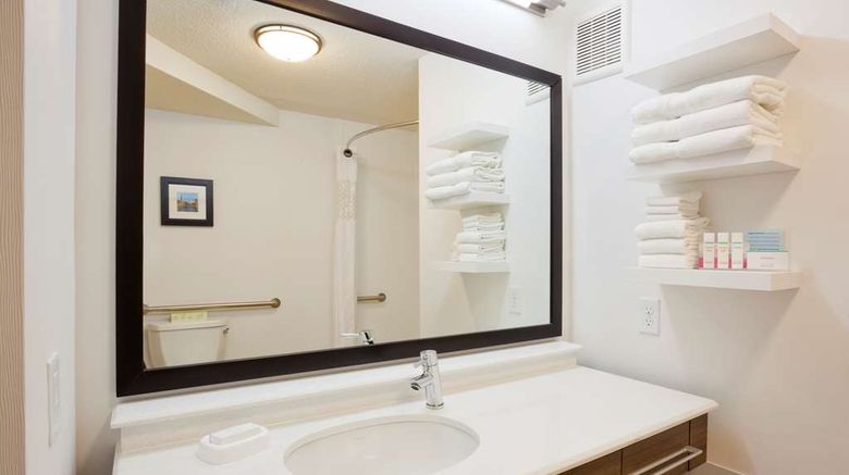 <b>Hampton Inn Maple Grove Room</b>. Images powered by <a href="https://iceportal.shijigroup.com/" title="IcePortal" target="_blank">IcePortal</a>.