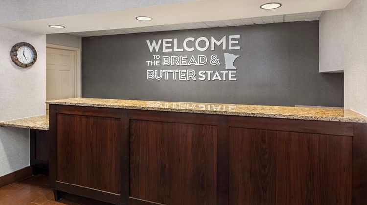 Hampton Inn Maple Grove Lobby