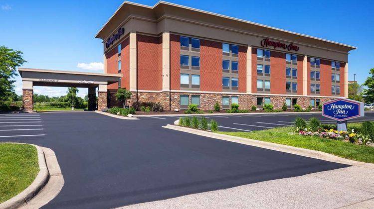 Hampton Inn Maple Grove Exterior
