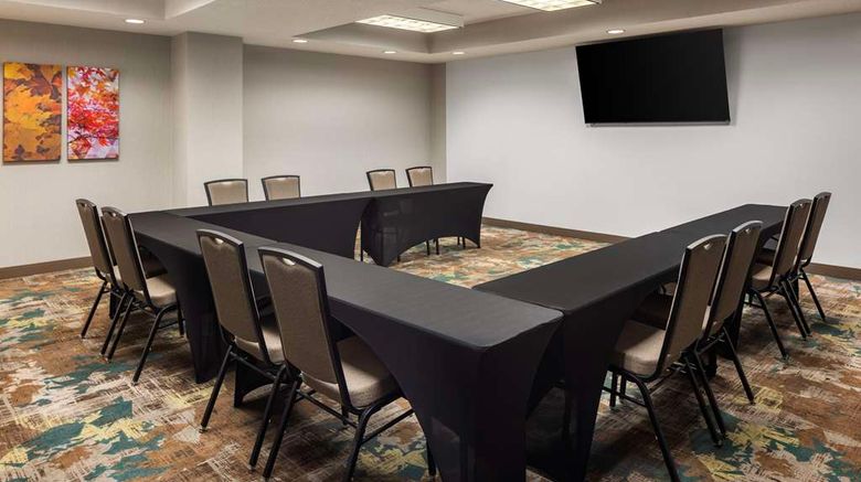 <b>Hampton Inn Maple Grove Meeting</b>. Images powered by <a href="https://iceportal.shijigroup.com/" title="IcePortal" target="_blank">IcePortal</a>.