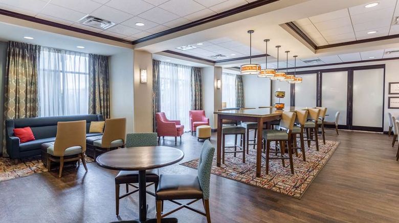 <b>Hampton Inn Minneapolis/Shakopee Lobby</b>. Images powered by <a href="https://iceportal.shijigroup.com/" title="IcePortal" target="_blank">IcePortal</a>.